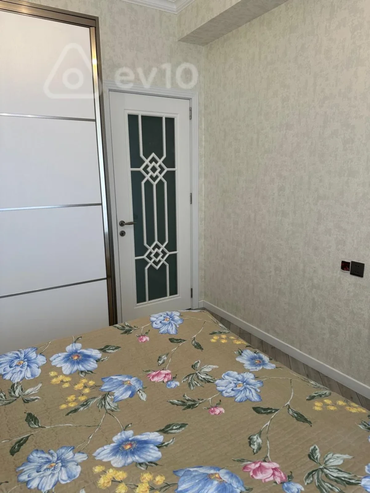 Kirayə verilir 2 otaqlı yeni tikili 76 m²