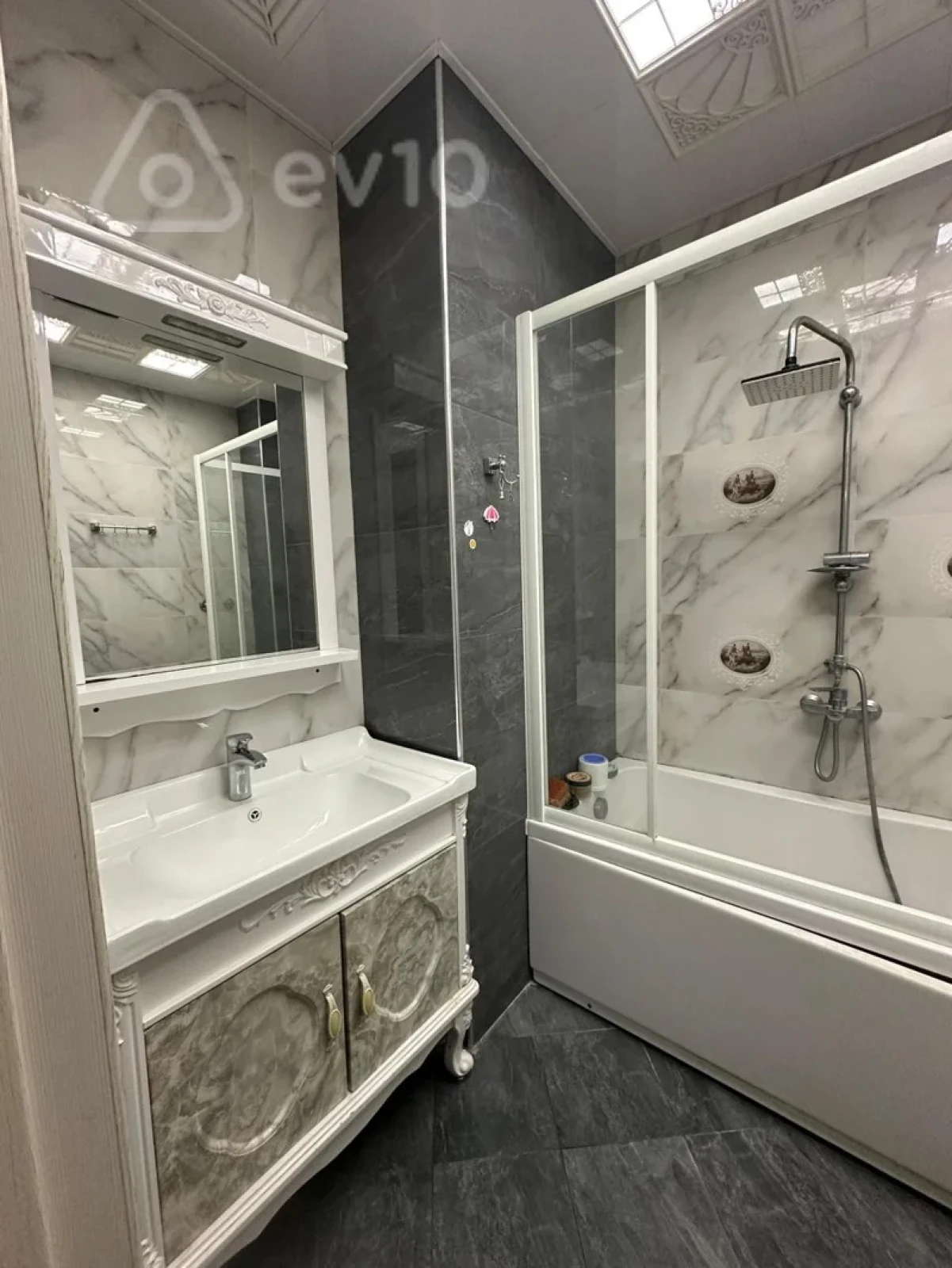 Kirayə verilir 2 otaqlı yeni tikili 110 m²