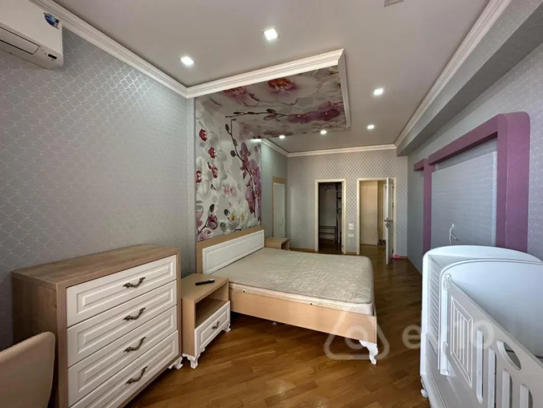 Kirayə verilir 2 otaqlı yeni tikili 110 m²