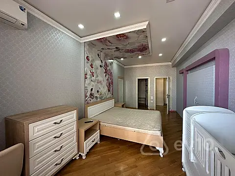 Kirayə verilir 2 otaqlı yeni tikili 110 m²