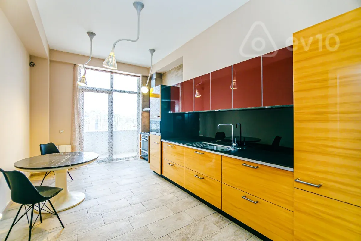 Satılır 3 otaqlı yeni tikili 153 m²