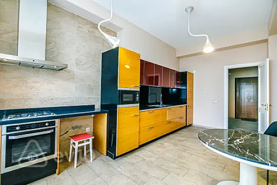 Satılır 3 otaqlı yeni tikili 153 m²