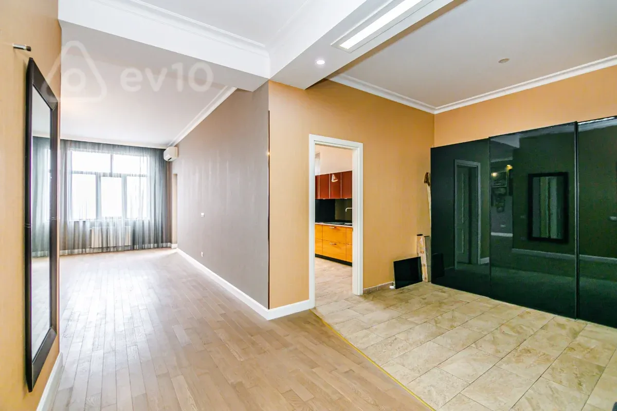 Satılır 3 otaqlı yeni tikili 153 m²