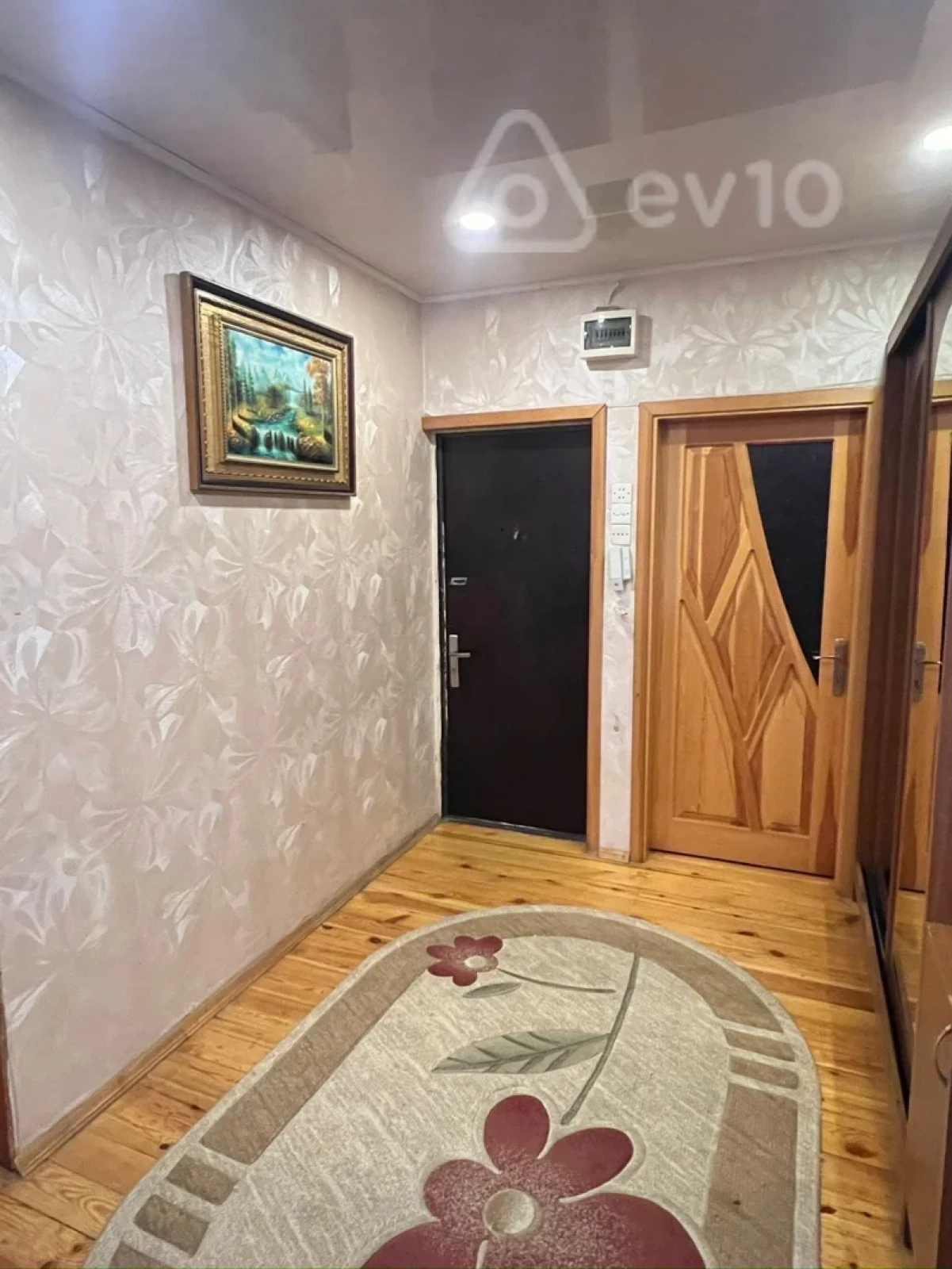 Satılır 4 otaqlı köhnə tikili 110 m²