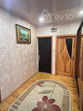 Satılır 4 otaqlı köhnə tikili 110 m²