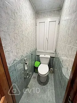 Satılır 4 otaqlı köhnə tikili 110 m²