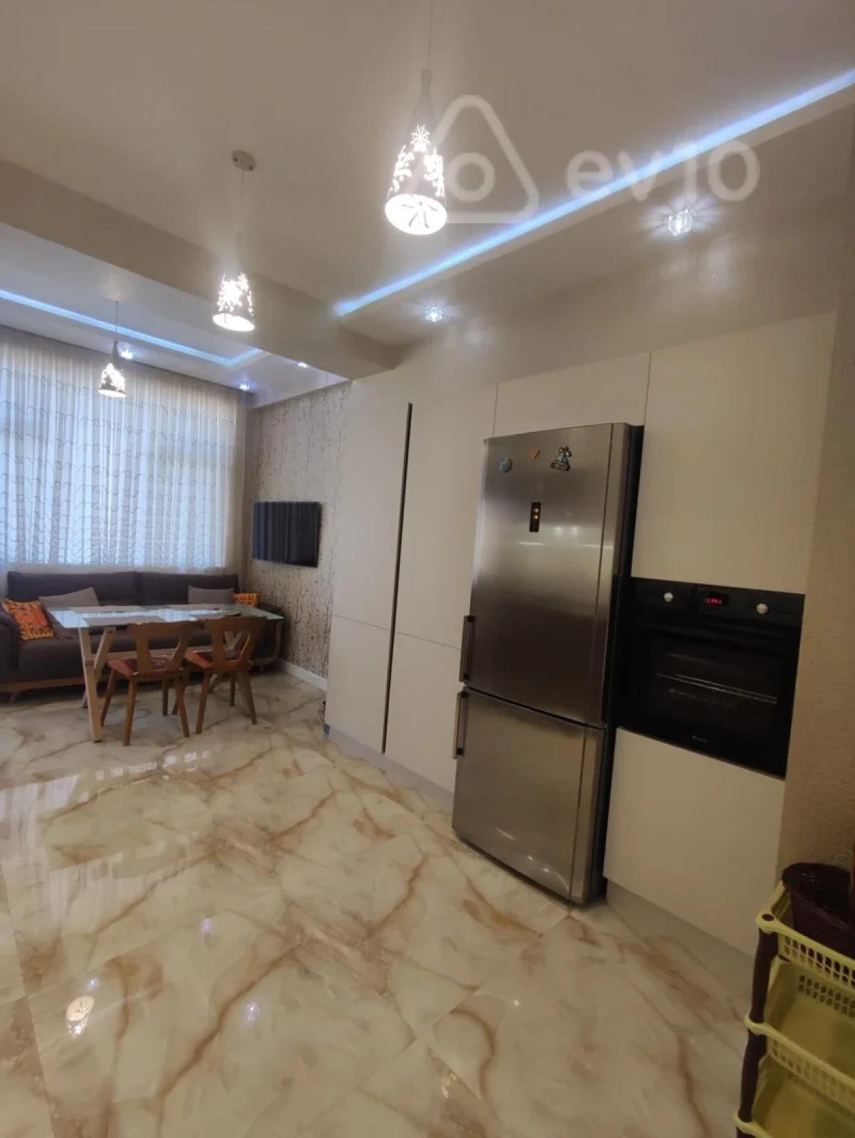 Kirayə verilir 3 otaqlı yeni tikili 140 m²