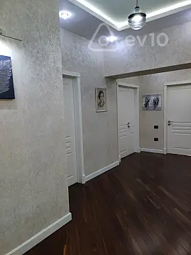 Kirayə verilir 3 otaqlı yeni tikili 140 m²