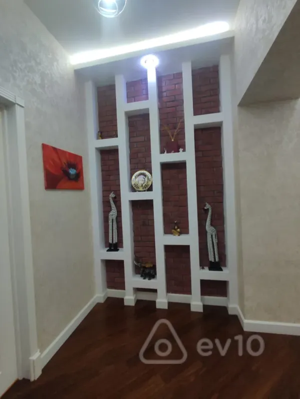 Kirayə verilir 3 otaqlı yeni tikili 140 m²