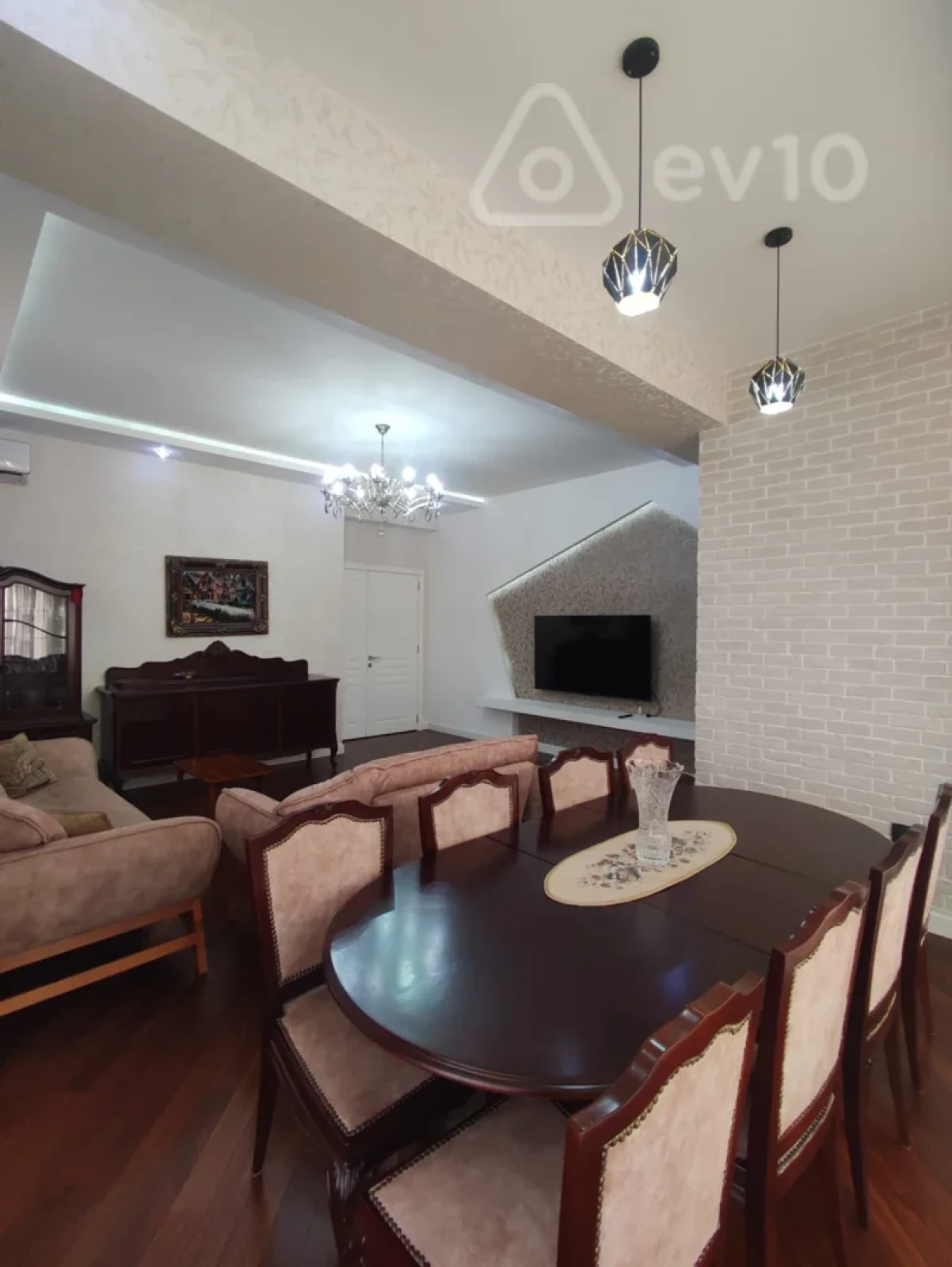 Kirayə verilir 3 otaqlı yeni tikili 140 m²