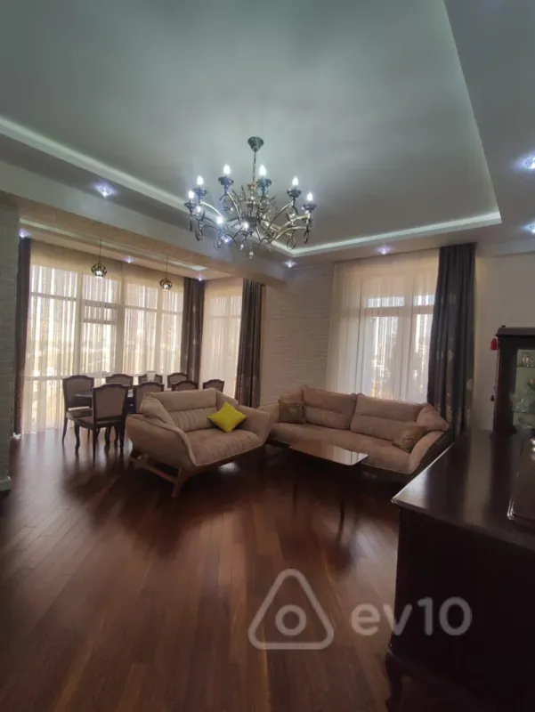 Kirayə verilir 3 otaqlı yeni tikili 140 m²
