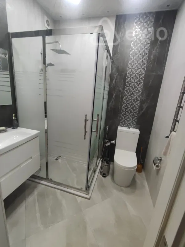 Kirayə verilir 3 otaqlı yeni tikili 140 m²