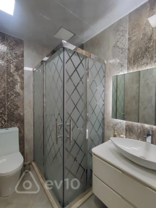 Kirayə verilir 3 otaqlı yeni tikili 140 m²