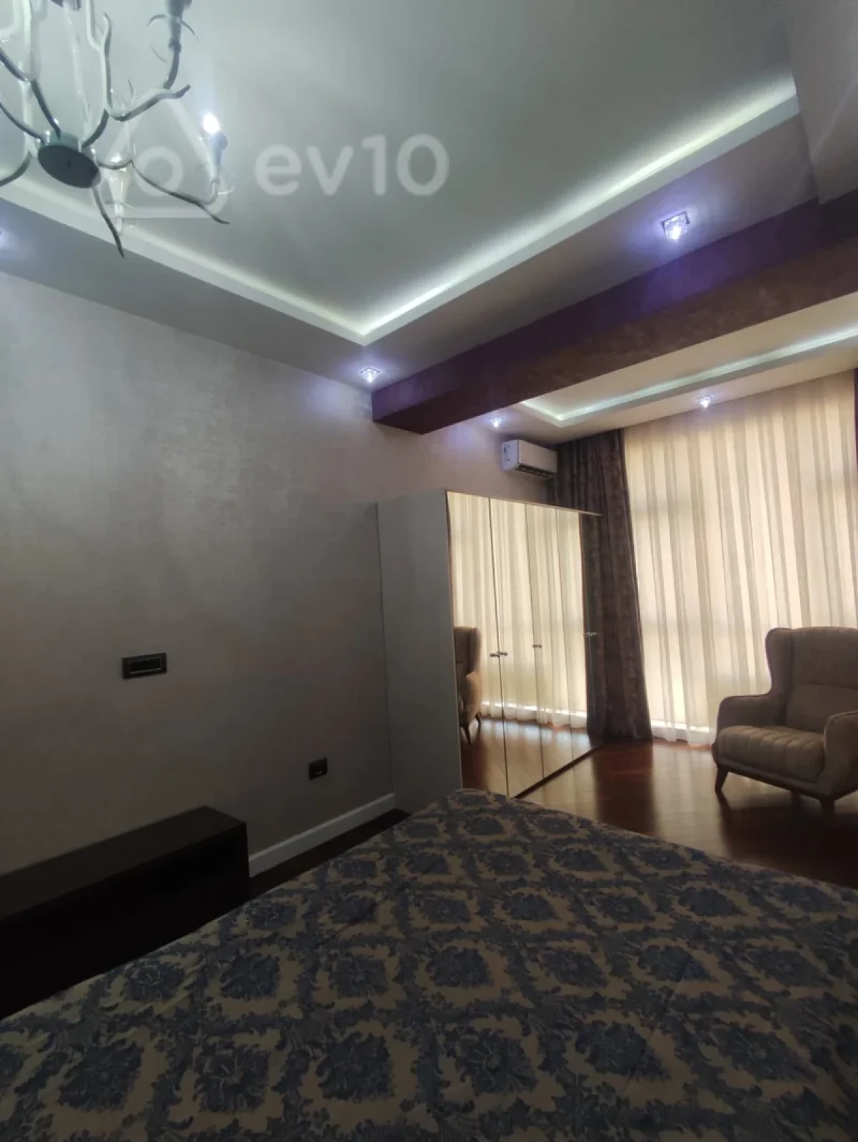 Kirayə verilir 3 otaqlı yeni tikili 140 m²