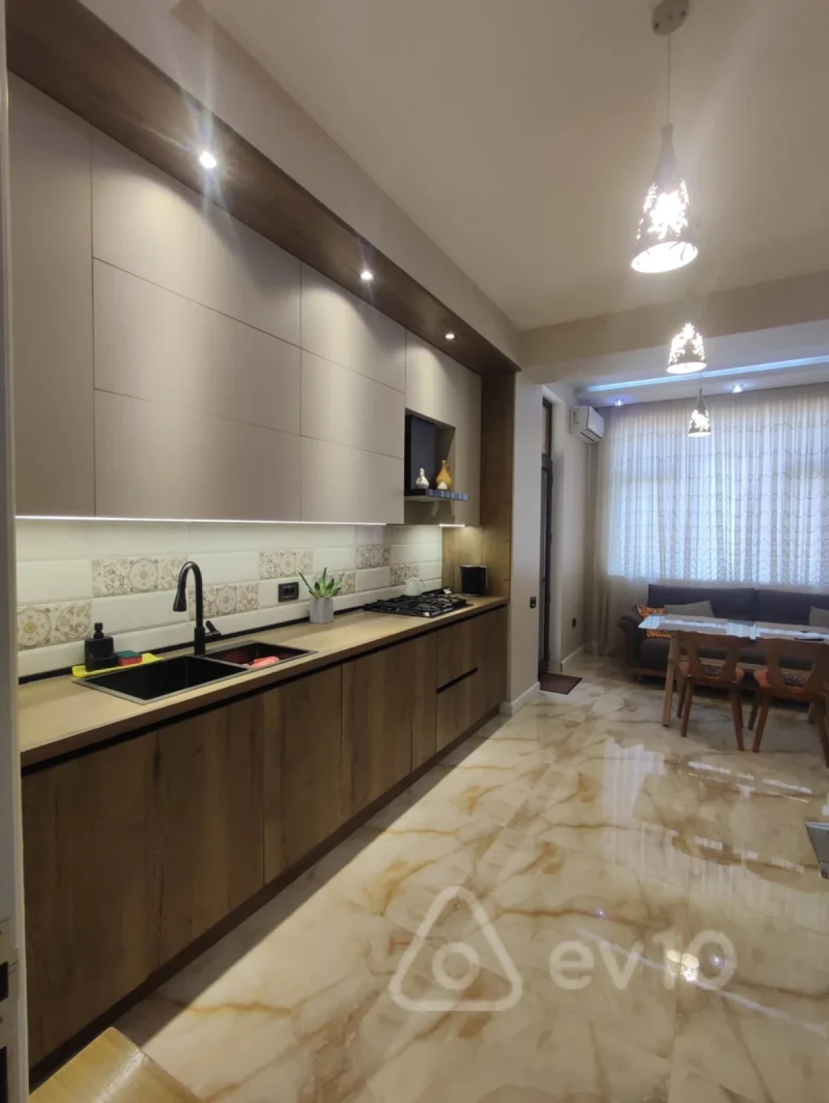 Kirayə verilir 3 otaqlı yeni tikili 140 m²