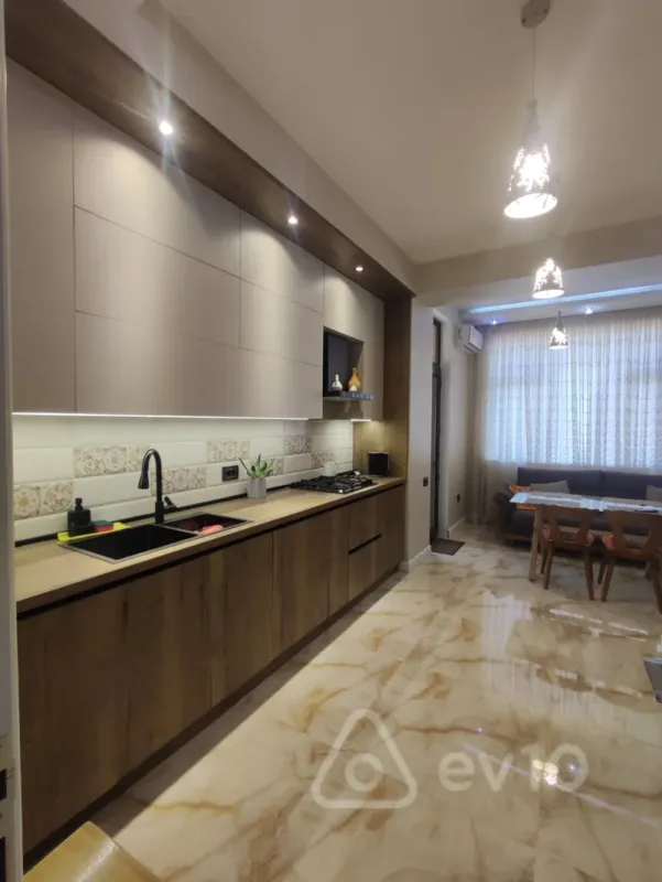 Kirayə verilir 3 otaqlı yeni tikili 140 m²
