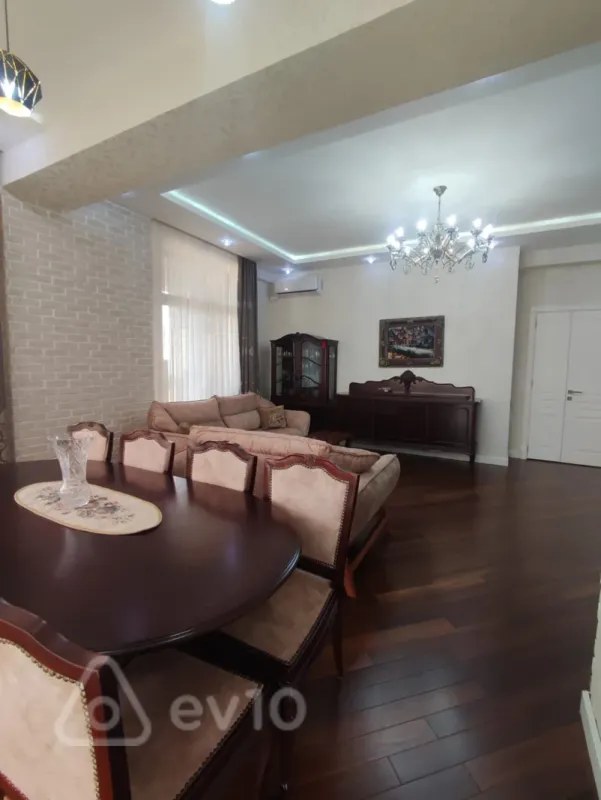 Kirayə verilir 3 otaqlı yeni tikili 140 m²