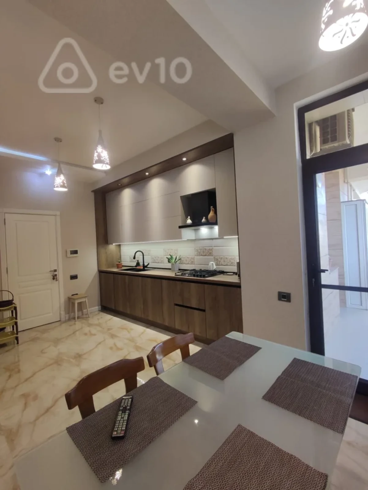 Kirayə verilir 3 otaqlı yeni tikili 140 m²