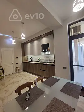 Kirayə verilir 3 otaqlı yeni tikili 140 m²