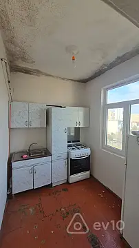 Kirayə verilir 2 otaqlı köhnə tikili 50 m²