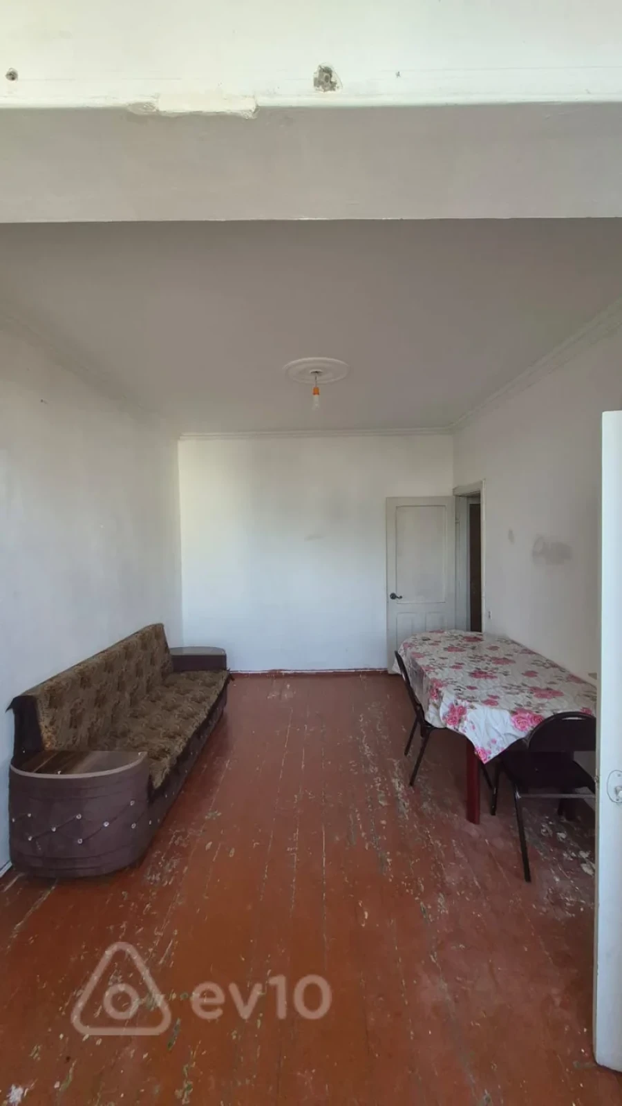 Kirayə verilir 2 otaqlı köhnə tikili 50 m²