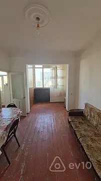 Kirayə verilir 2 otaqlı köhnə tikili 50 m²