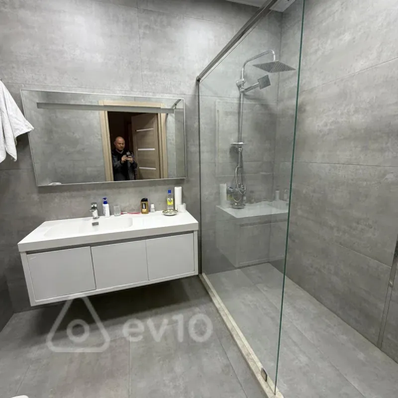 Kirayə verilir 4 otaqlı yeni tikili 190 m²