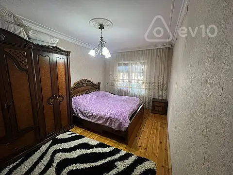 Satılır 4 otaqlı köhnə tikili 110 m²