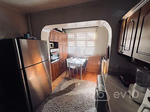 Satılır 4 otaqlı köhnə tikili 110 m²