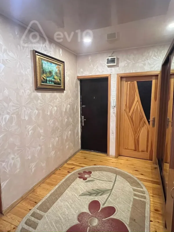 Satılır 4 otaqlı köhnə tikili 110 m²
