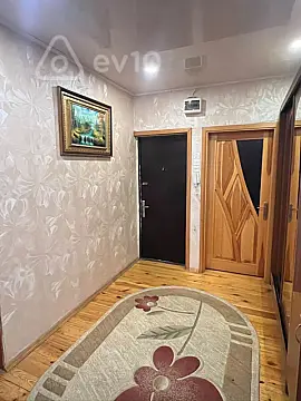 Satılır 4 otaqlı köhnə tikili 110 m²