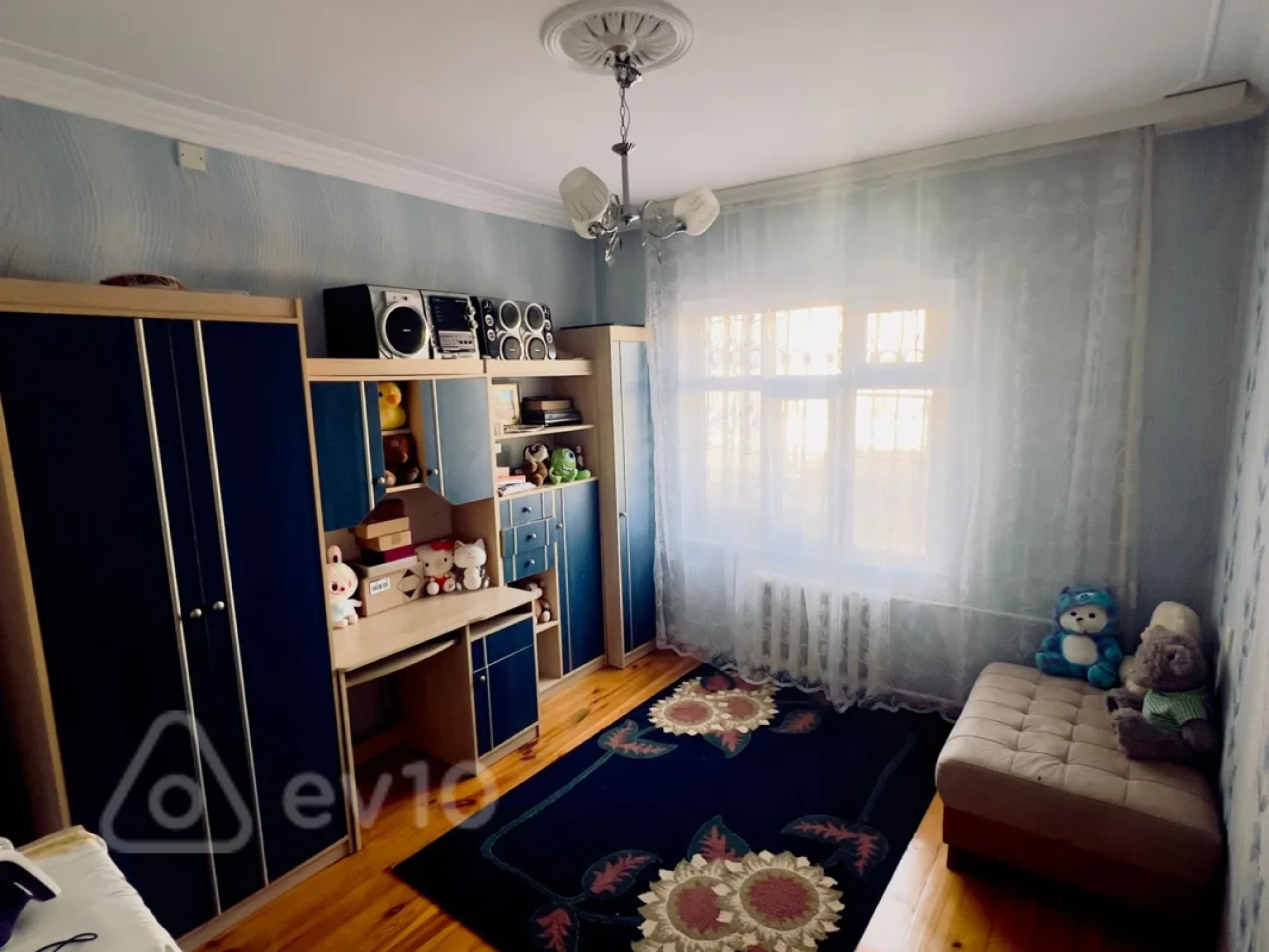 Satılır 4 otaqlı köhnə tikili 110 m²