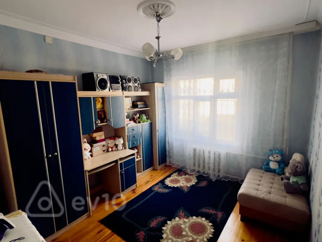 Satılır 4 otaqlı köhnə tikili 110 m²