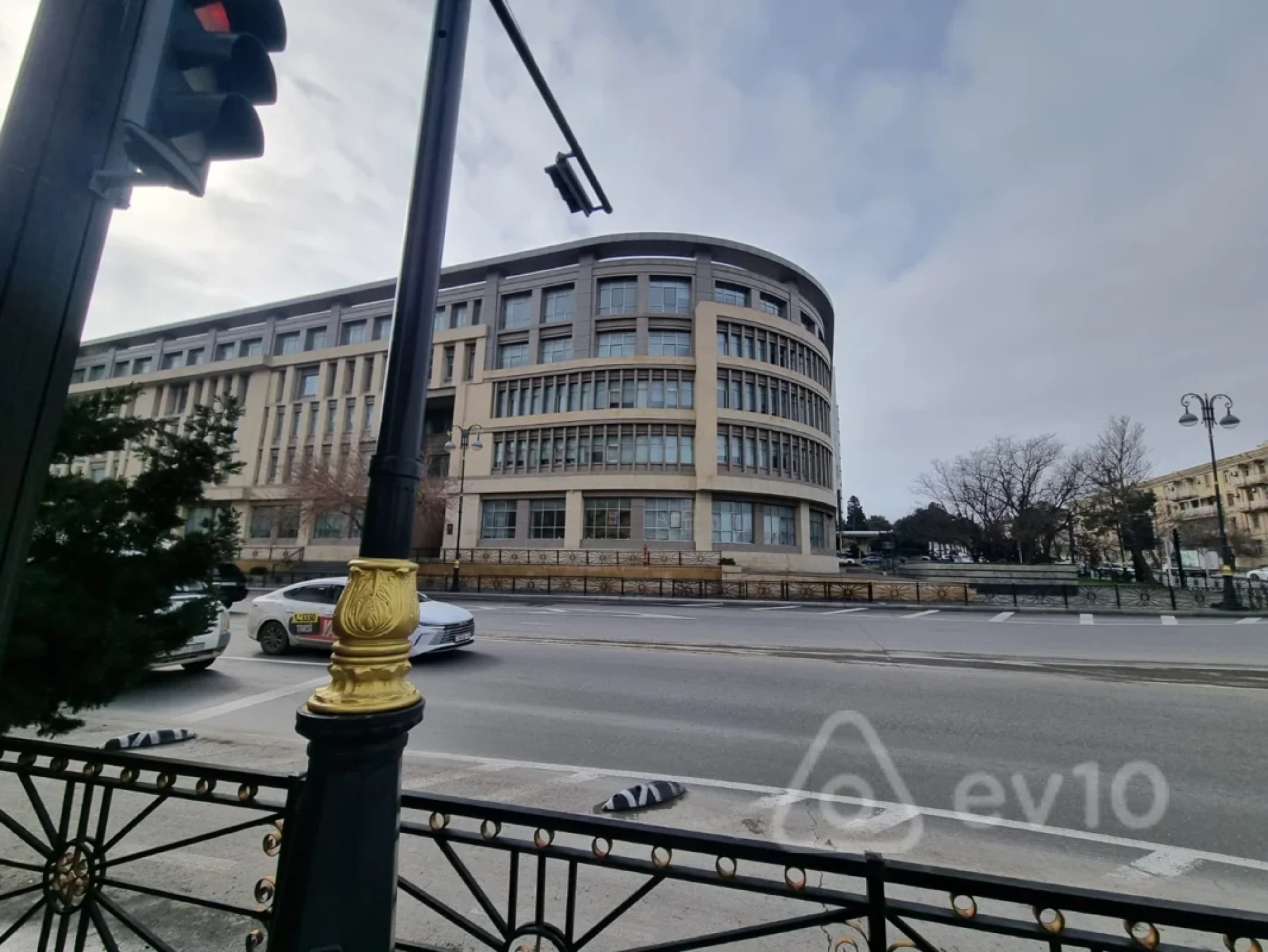 Satılır 2 otaqlı köhnə tikili 58 m²