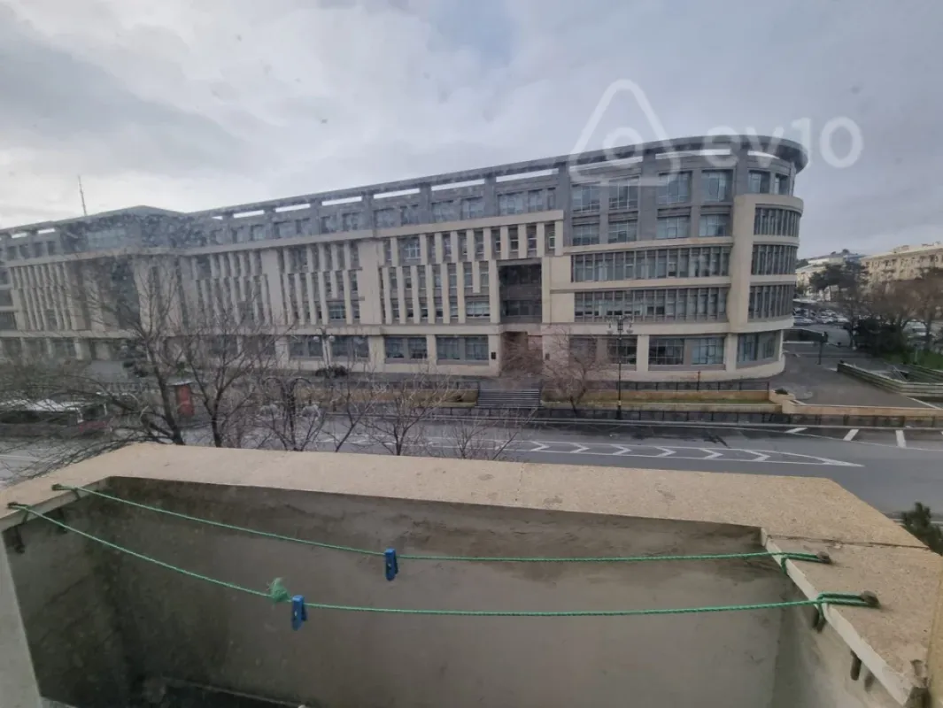 Satılır 2 otaqlı köhnə tikili 58 m²