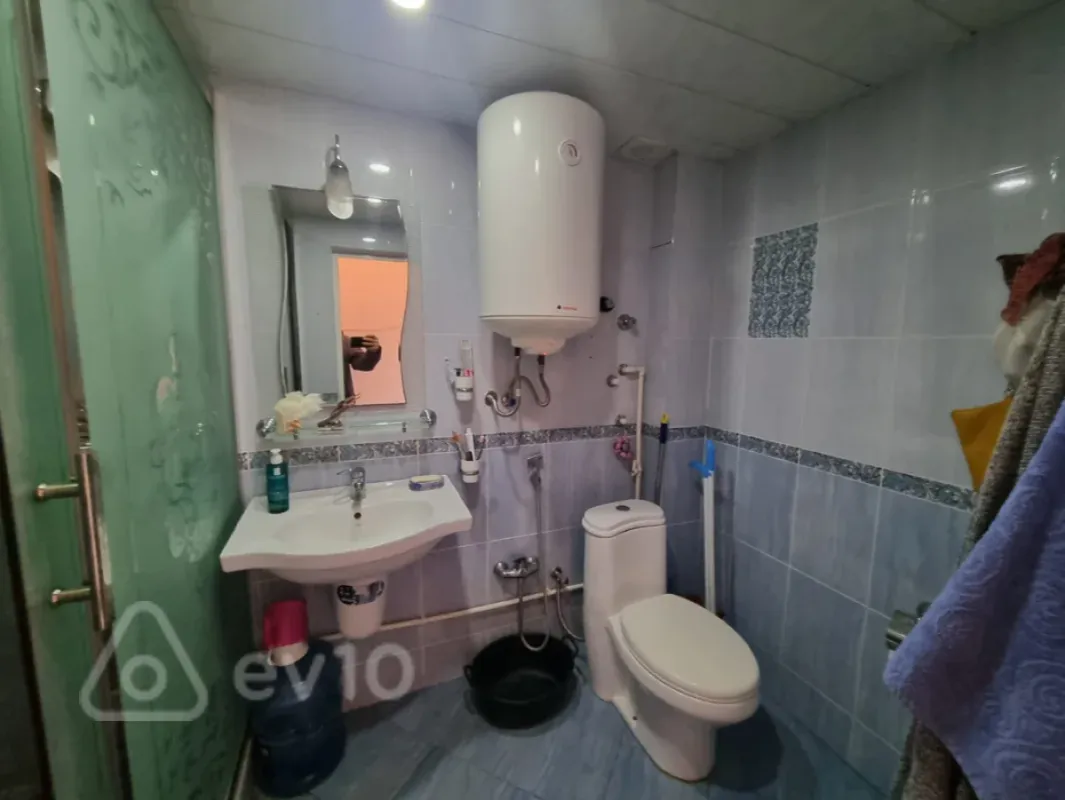 Satılır 2 otaqlı köhnə tikili 58 m²