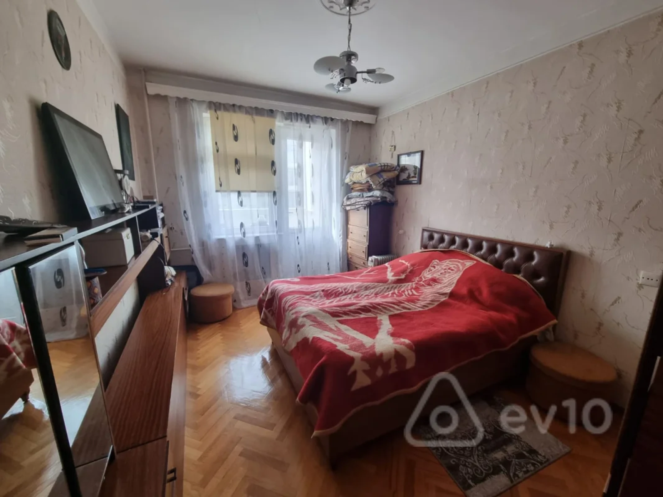 Satılır 2 otaqlı köhnə tikili 58 m²