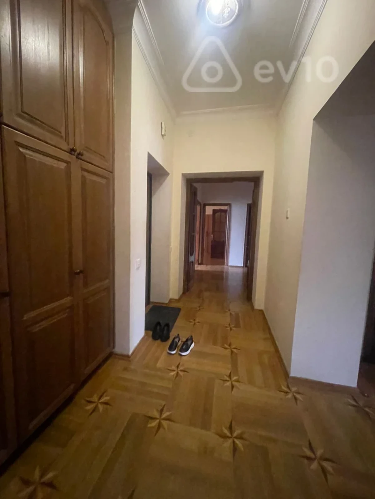 Kirayə verilir 5 otaqlı köhnə tikili 200 m²
