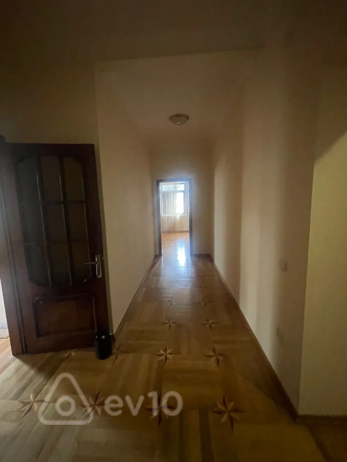 Kirayə verilir 5 otaqlı köhnə tikili 200 m²