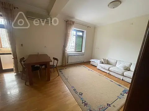 Kirayə verilir 5 otaqlı köhnə tikili 200 m²