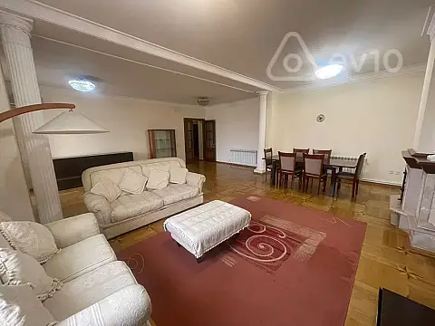 Kirayə verilir 5 otaqlı köhnə tikili 200 m² — Bakı, Yasamal 5 otaq 200.00 m²