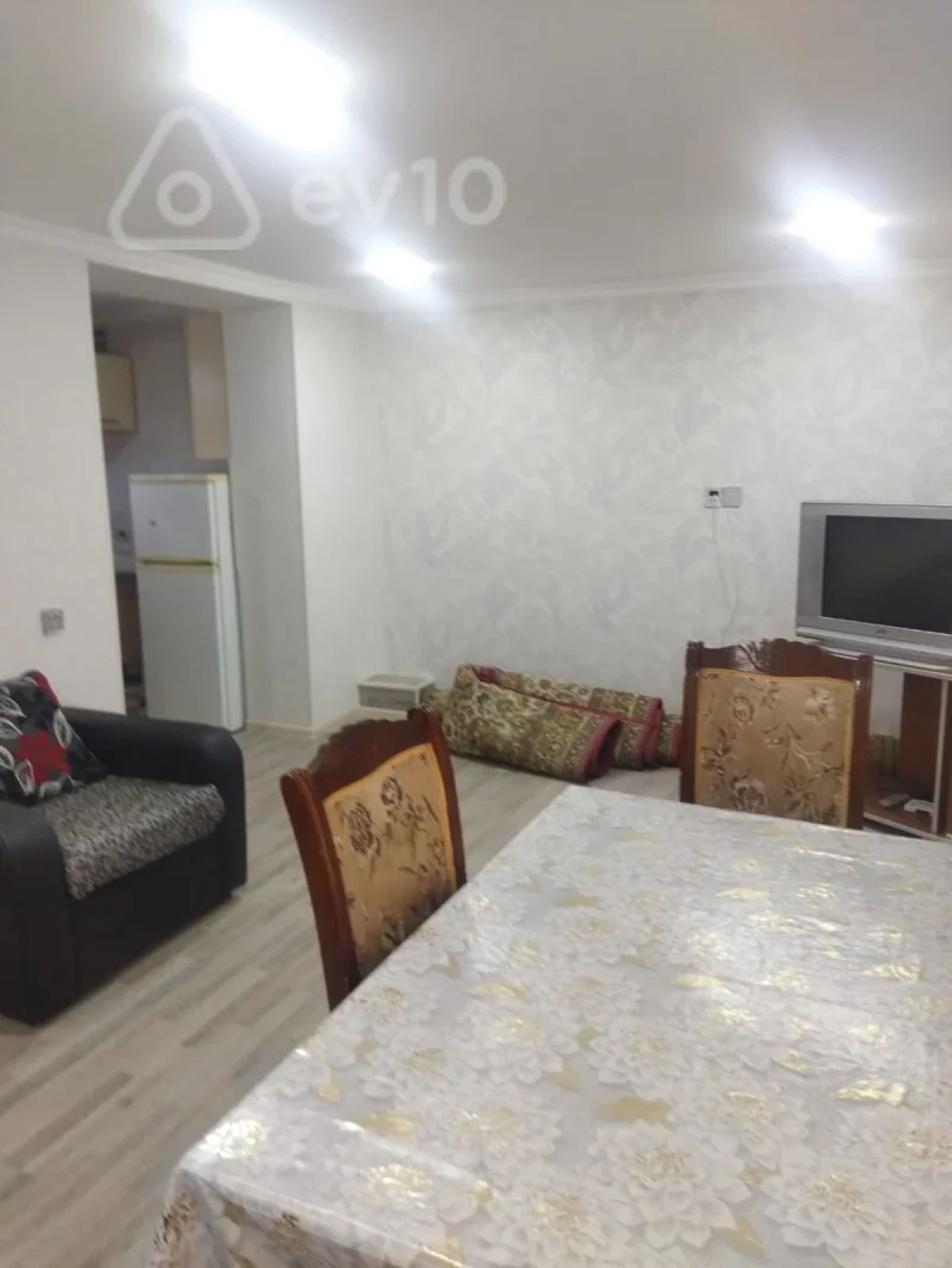 Kirayə verilir 2 otaqlı köhnə tikili 60 m²