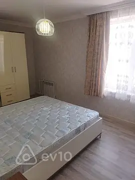 Kirayə verilir 2 otaqlı köhnə tikili 60 m²