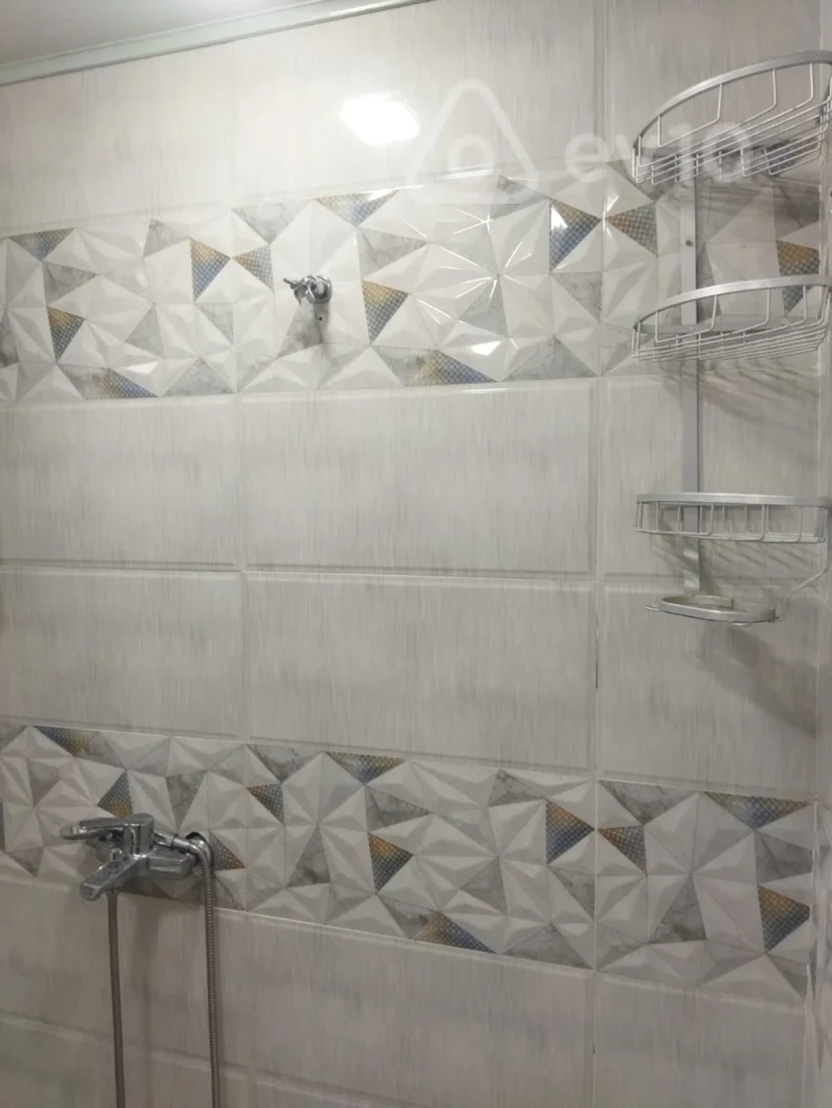 Kirayə verilir 2 otaqlı köhnə tikili 60 m²