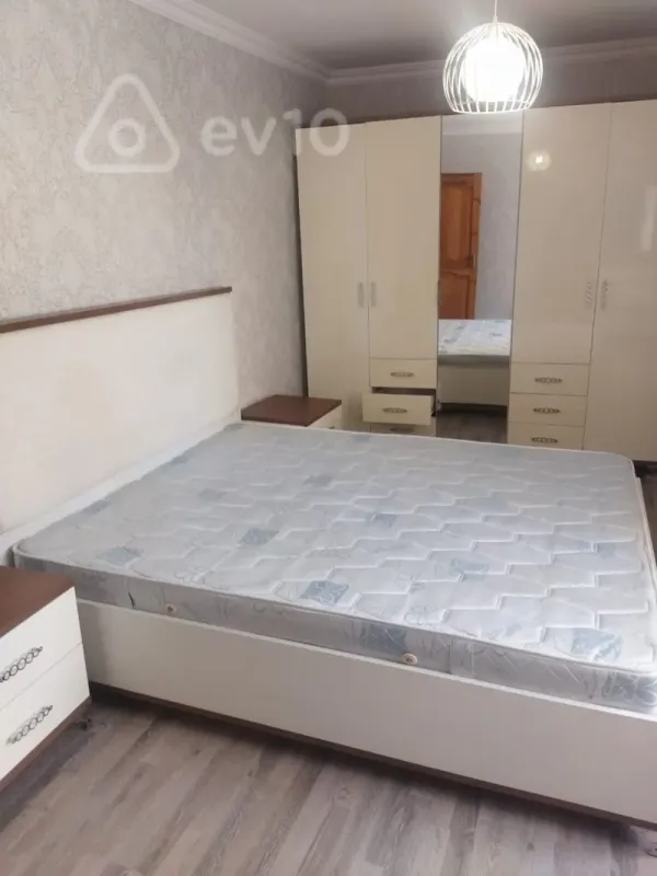 Kirayə verilir 2 otaqlı köhnə tikili 60 m²