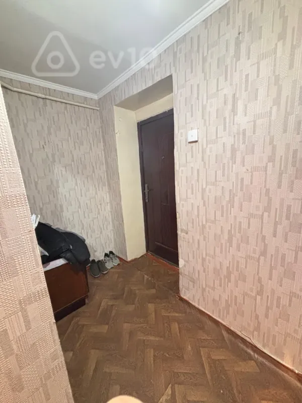 Kirayə verilir 2 otaqlı köhnə tikili 35 m²