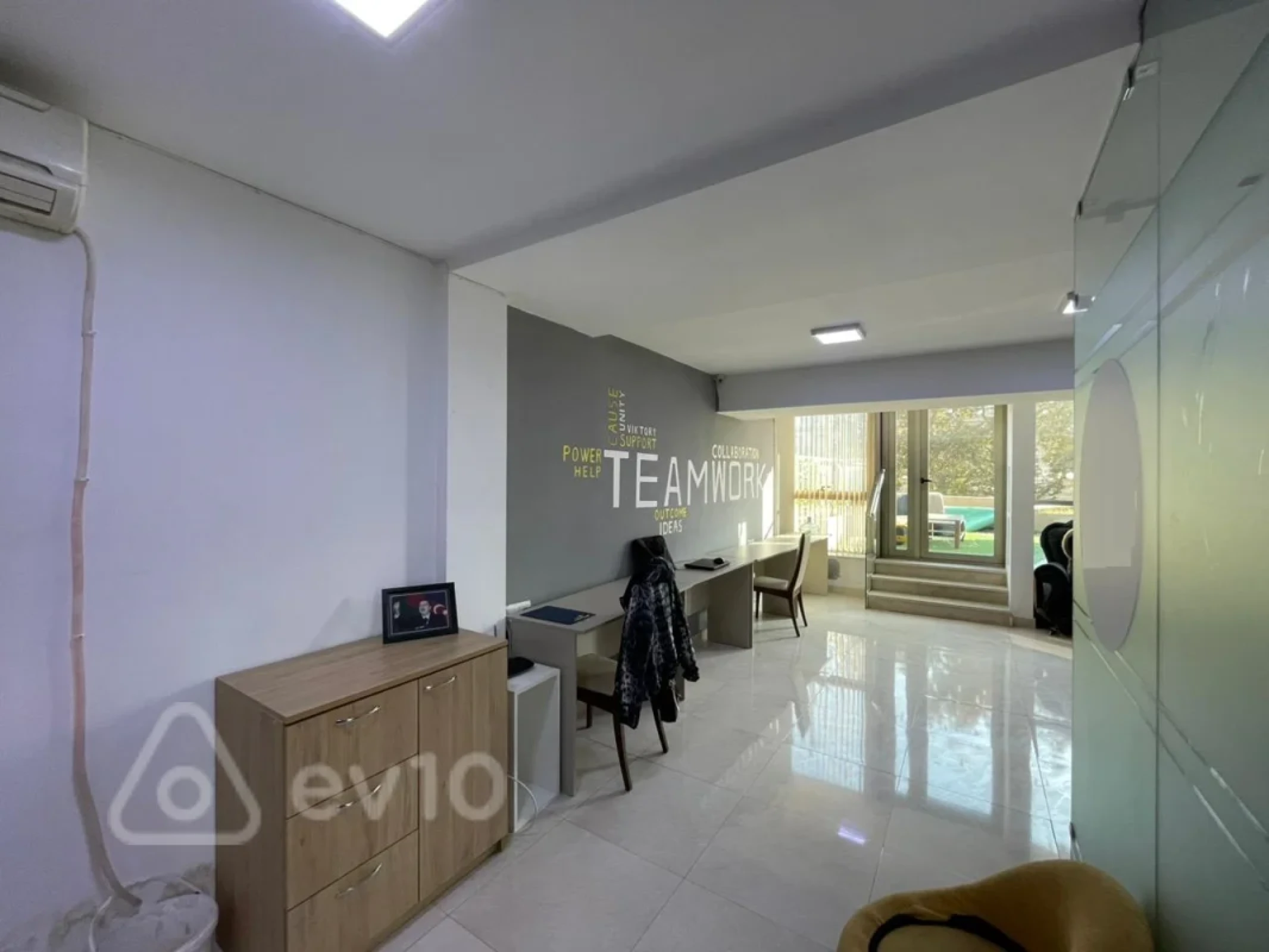 Kirayə verilir 4 otaqlı ofis 135 m²