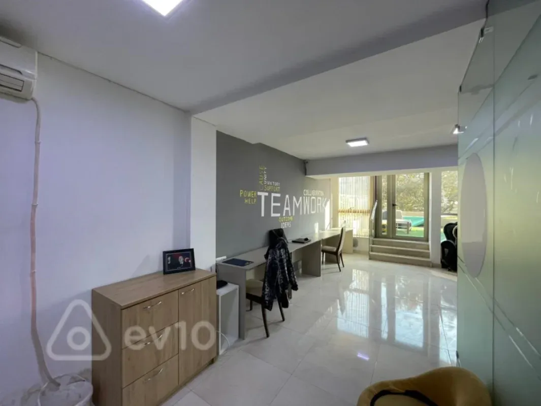 Kirayə verilir 4 otaqlı ofis 135 m²