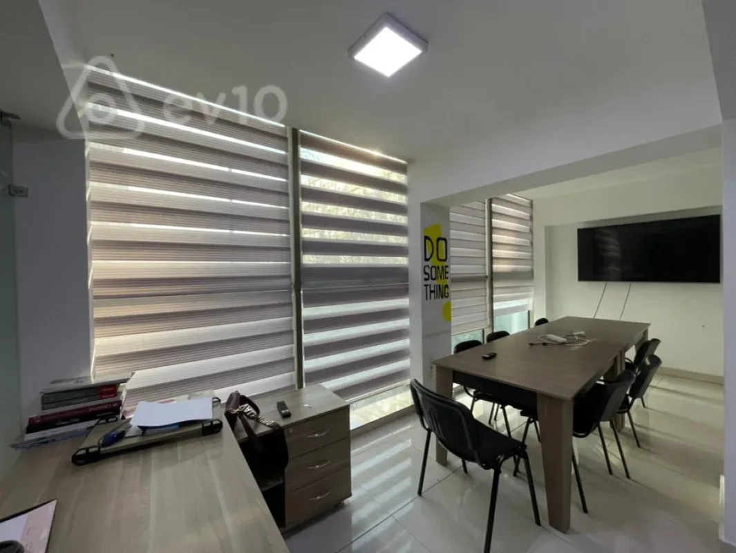 Kirayə verilir 4 otaqlı ofis 135 m²