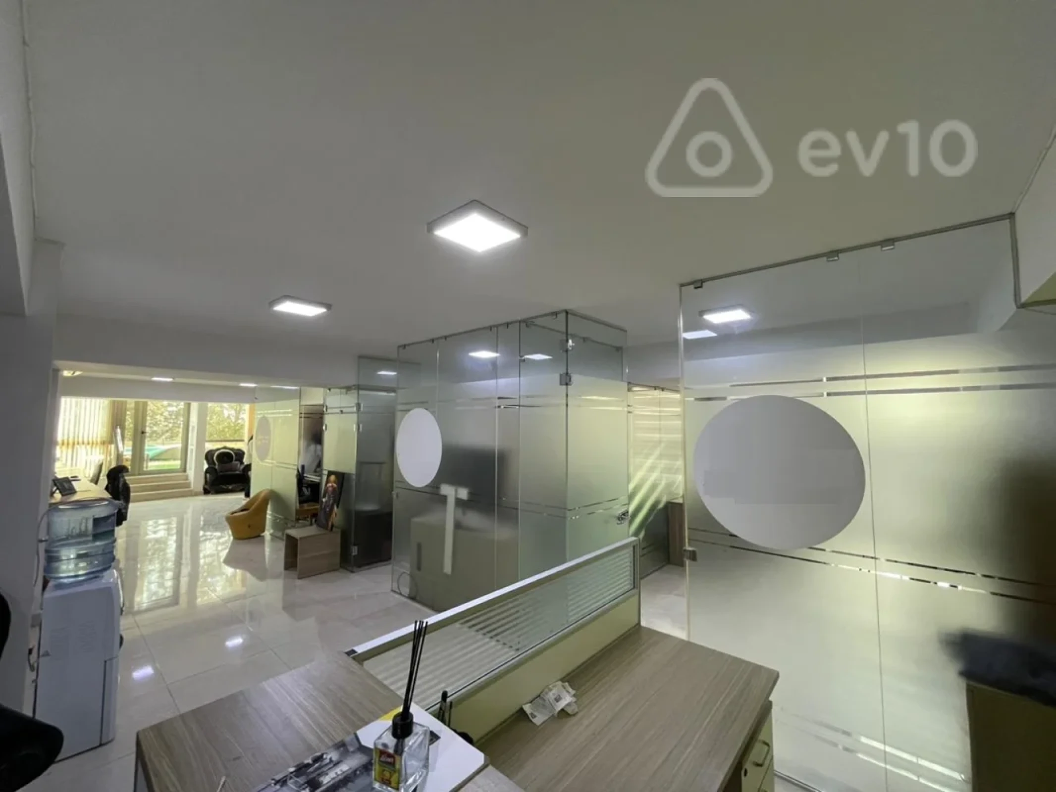 Kirayə verilir 4 otaqlı ofis 135 m²